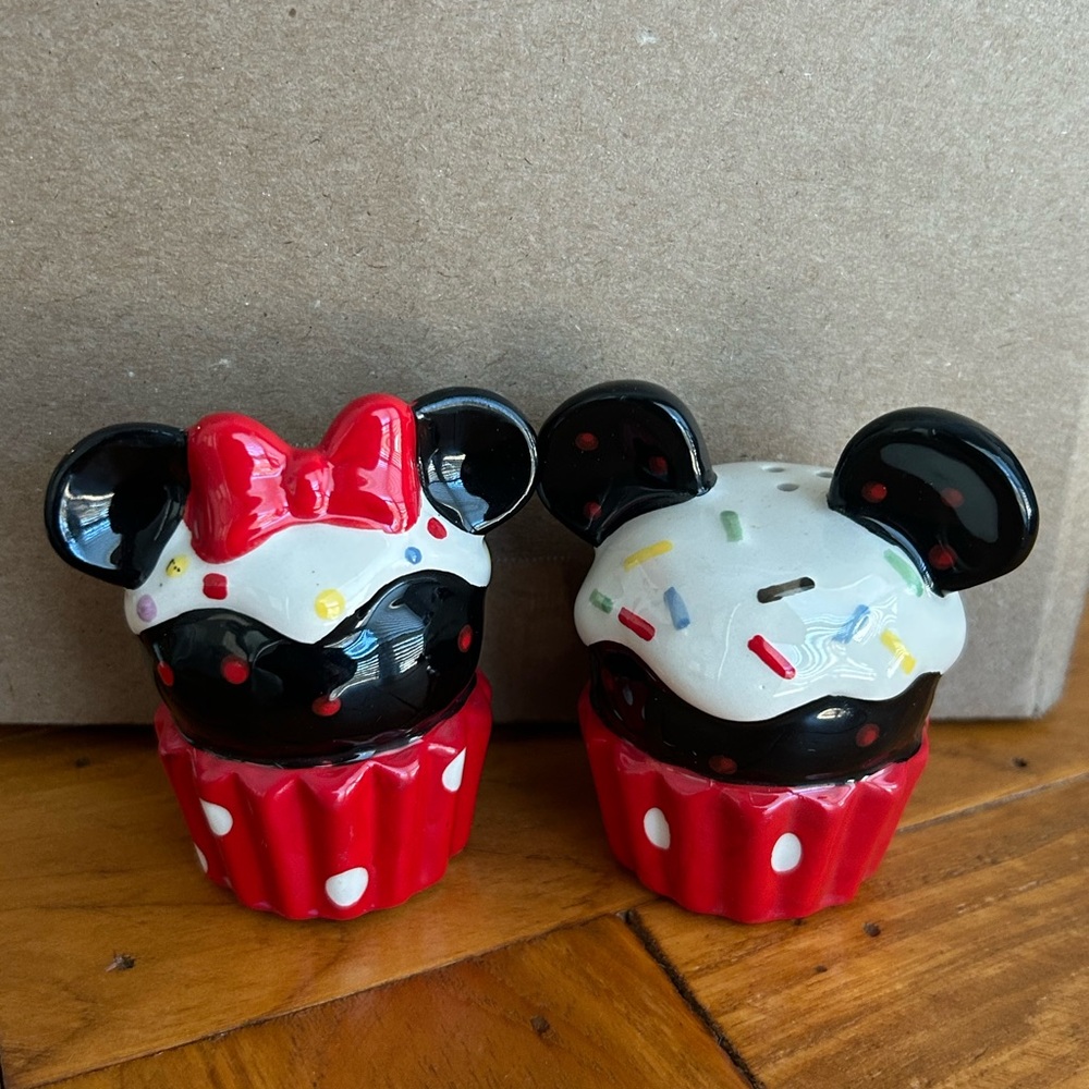 Disney Mickey & Minnie Mouse Cupcake Ceramic Salt and Pepper Shaker Set